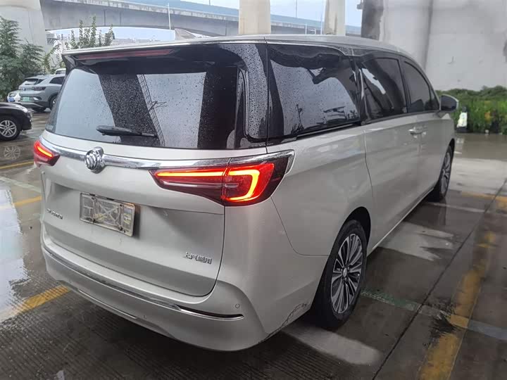 Фото 7 - Buick GL8 ES