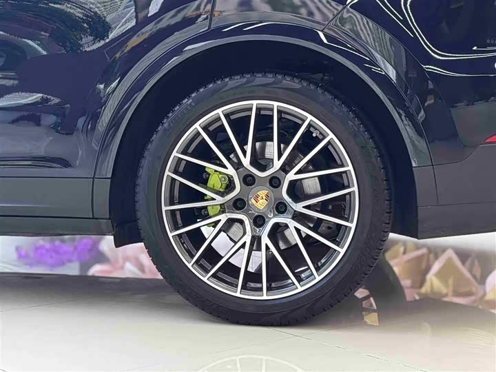 Фото 9 - Porsche Cayenne Hybrid