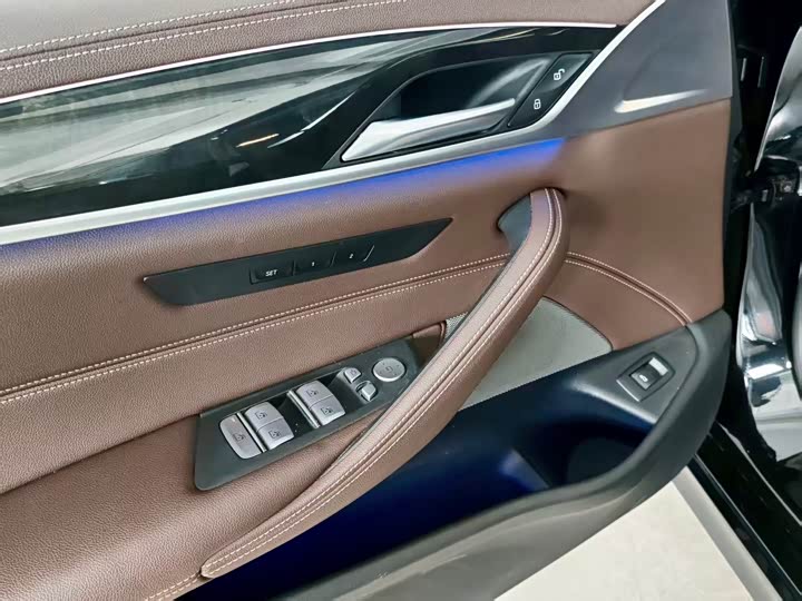 Фото 13 - BMW 5 Series