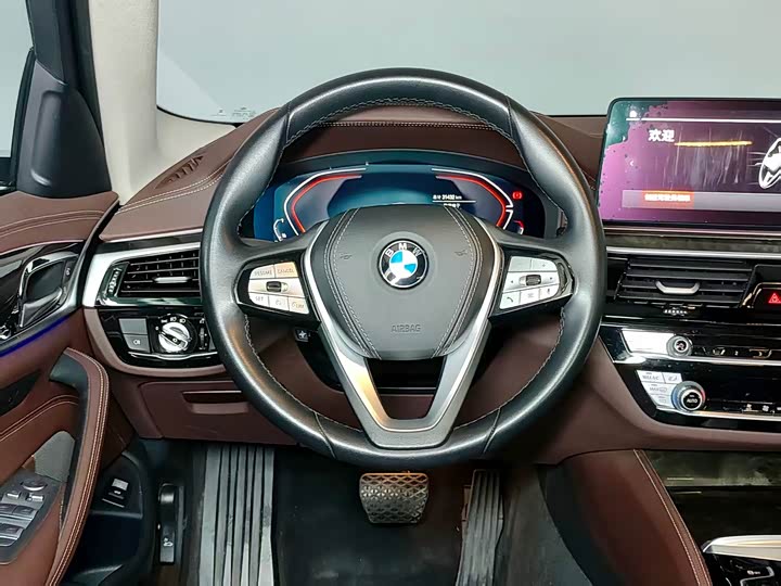 Фото 14 - BMW 5 Series