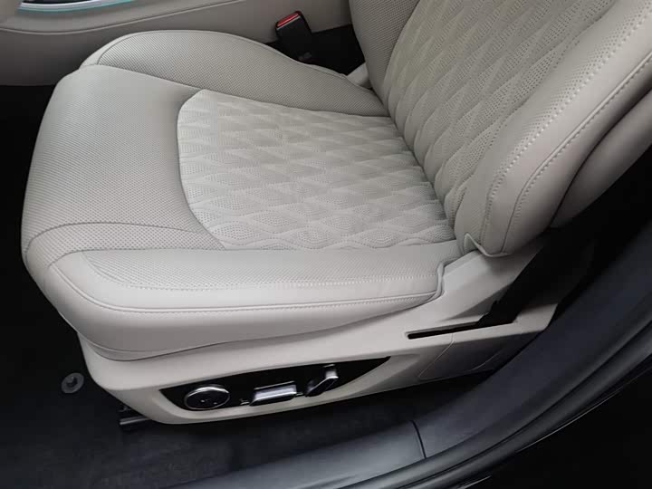 Фото 20 - BYD Han