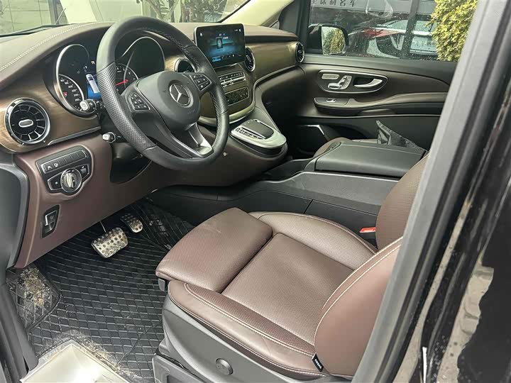 Фото 7 - Mercedes-Benz V-Class