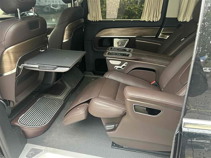 Фото 8 - Mercedes-Benz V-Class