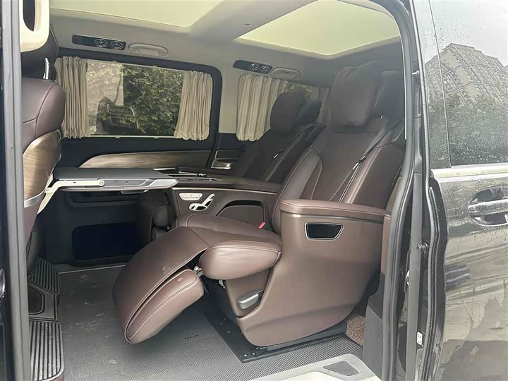 Фото 9 - Mercedes-Benz V-Class