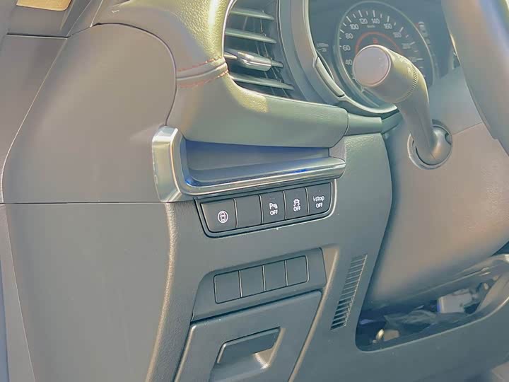 Фото 9 - Mazda 3 (Axela)