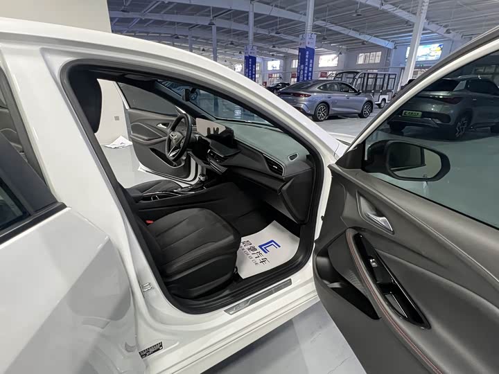 Фото 14 - Buick Verano