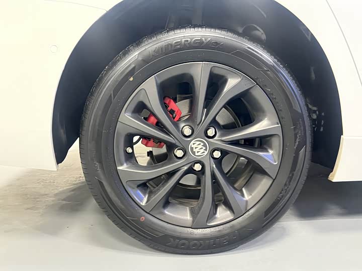 Фото 18 - Buick Verano