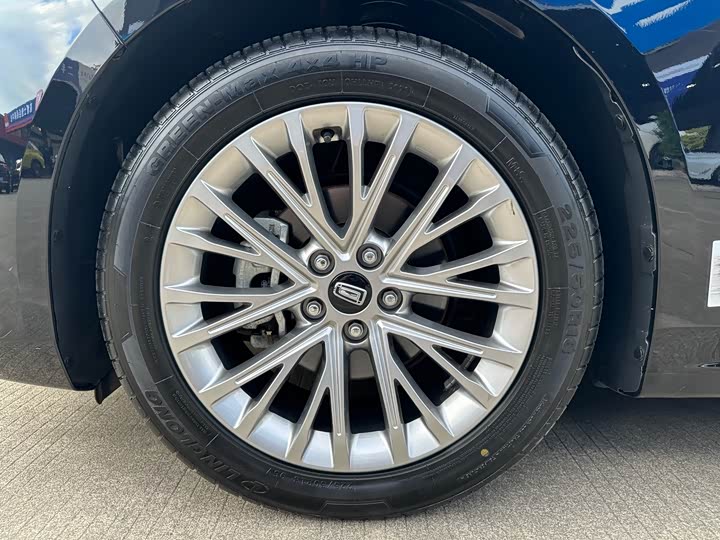 Фото 11 - Bestune B70