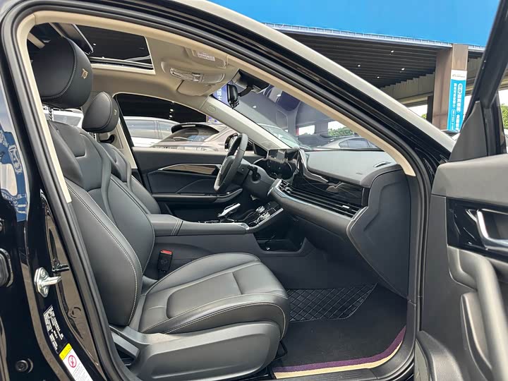 Фото 17 - Bestune B70