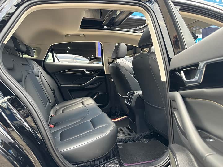 Фото 18 - Bestune B70