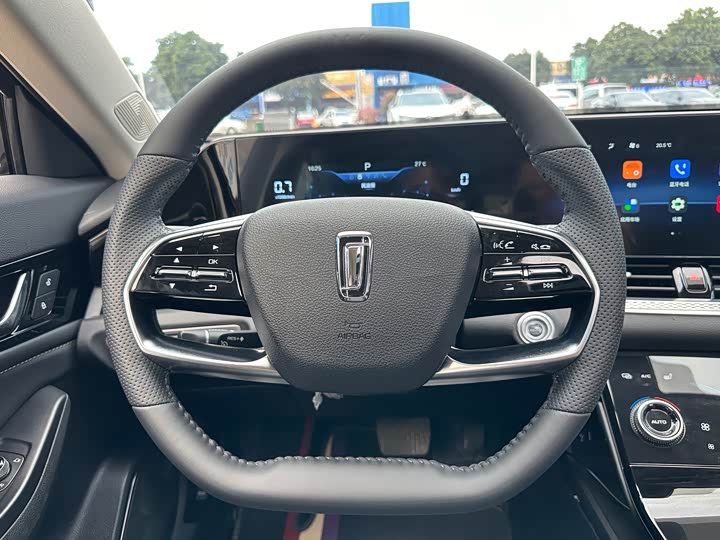 Фото 22 - Bestune B70