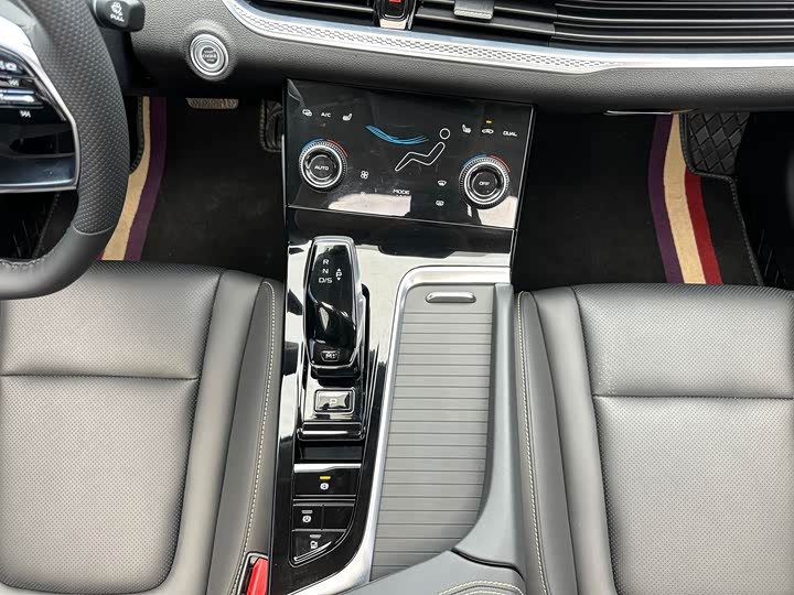 Фото 24 - Bestune B70