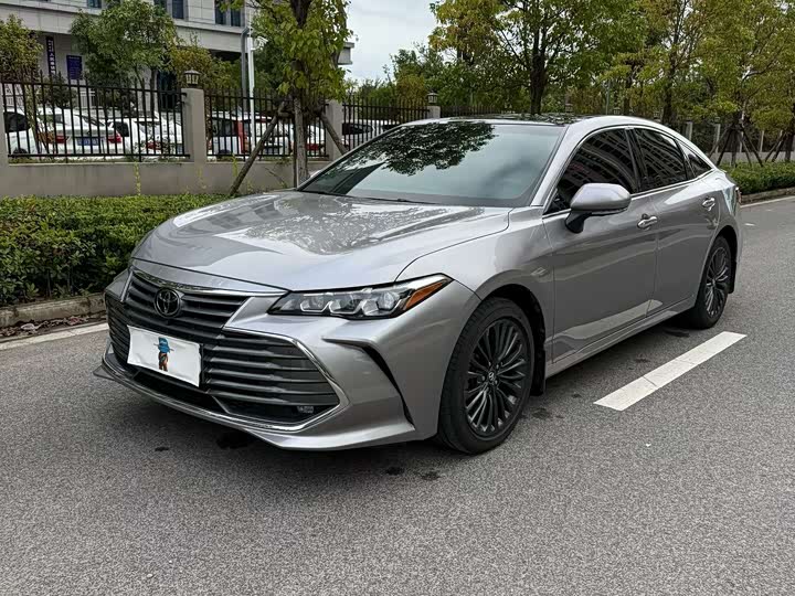 Фото 1 - Toyota Avalon