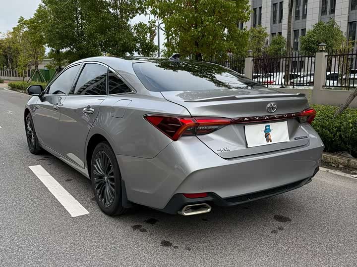 Фото 4 - Toyota Avalon