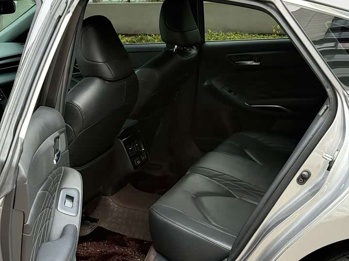 Фото 9 - Toyota Avalon