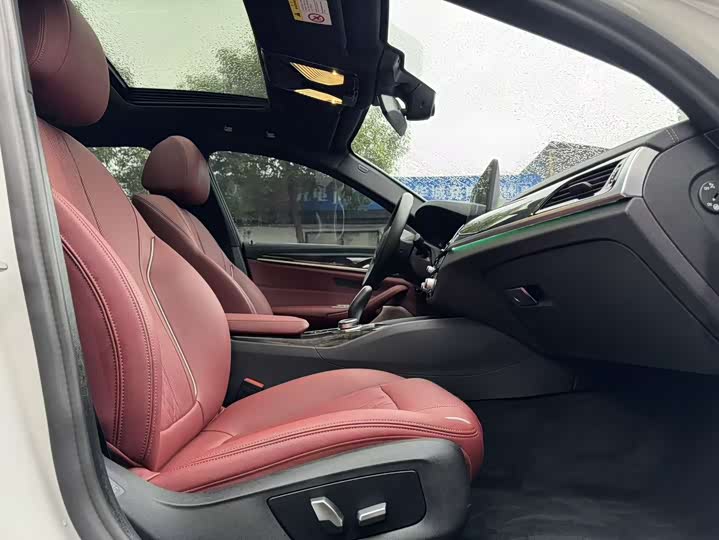 Фото 14 - BMW 5 Series