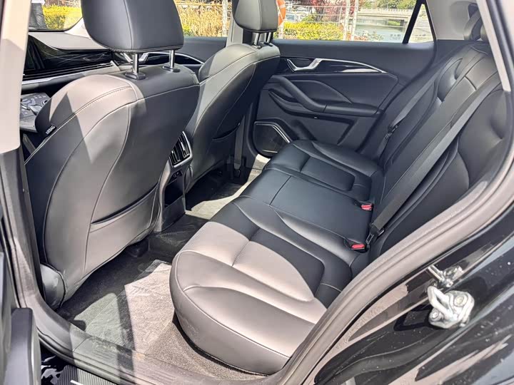 Фото 10 - Bestune B70