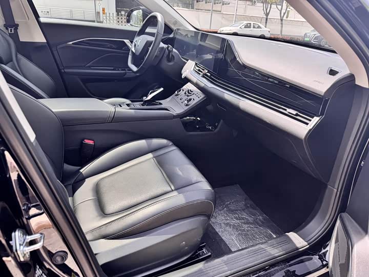 Фото 11 - Bestune B70