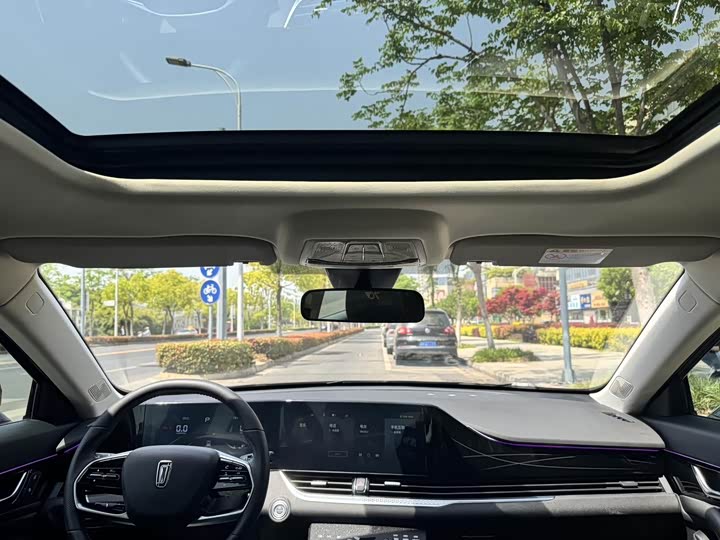 Фото 16 - Bestune B70