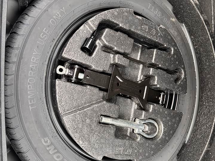 Фото 17 - Bestune B70