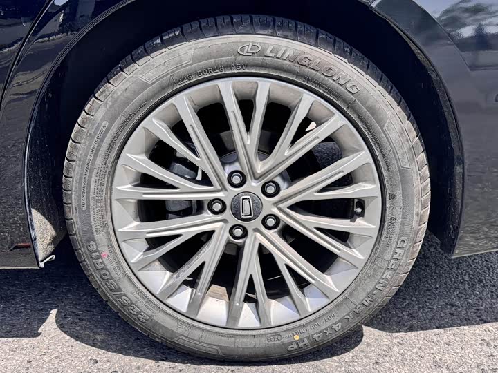 Фото 8 - Bestune B70