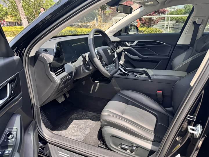 Фото 9 - Bestune B70