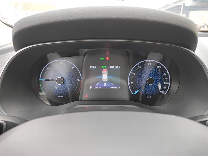 Фото 12 - Hongqi E-QM5