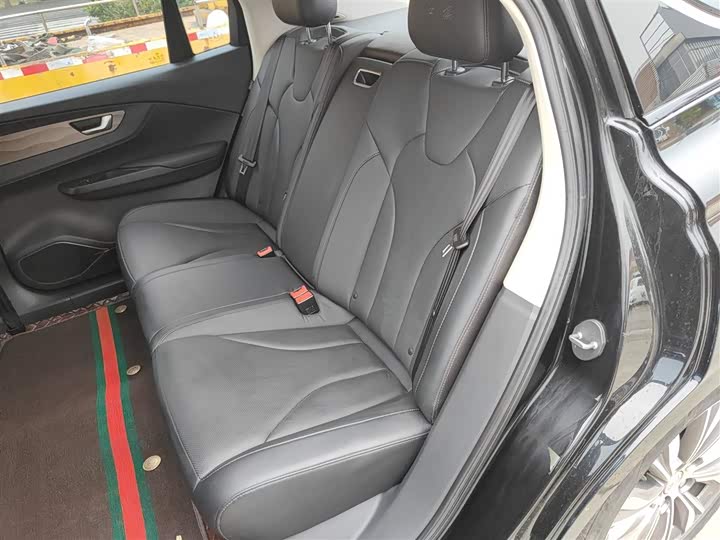 Фото 17 - Hongqi E-QM5