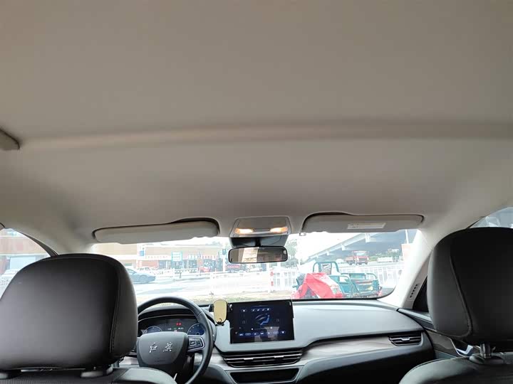 Фото 18 - Hongqi E-QM5