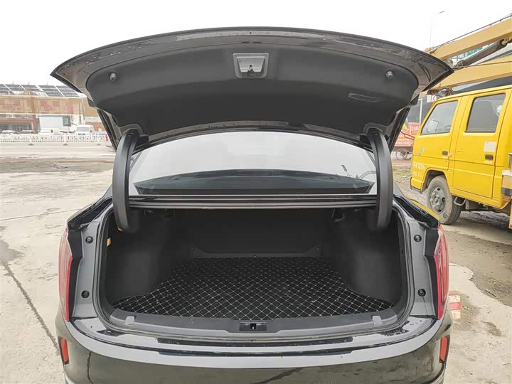 Фото 19 - Hongqi E-QM5