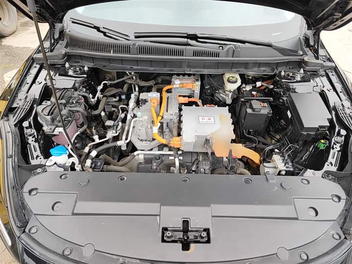 Фото 20 - Hongqi E-QM5