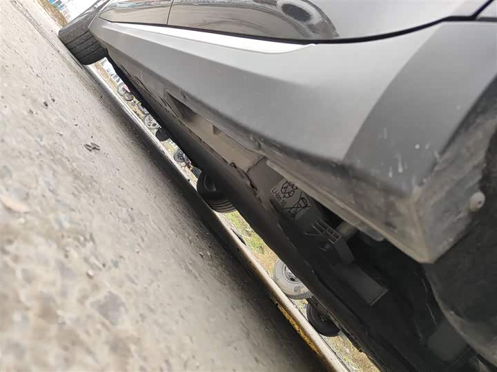 Фото 22 - Hongqi E-QM5