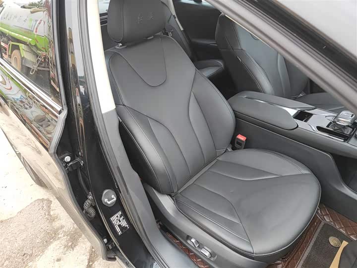 Фото 25 - Hongqi E-QM5