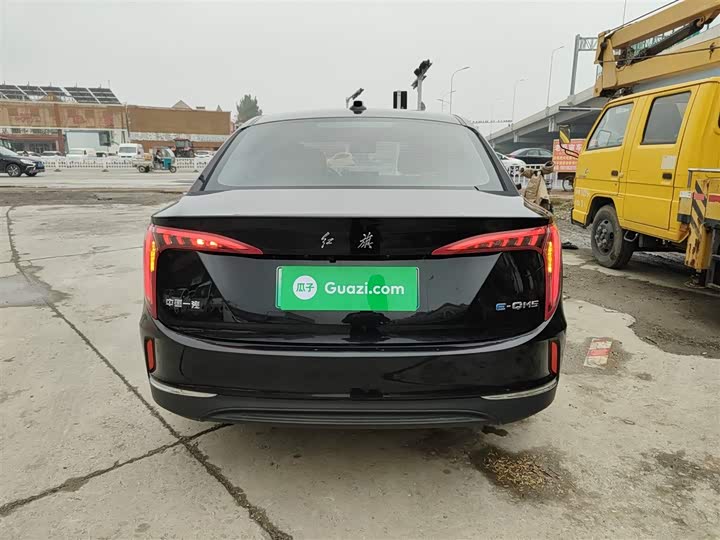 Фото 6 - Hongqi E-QM5