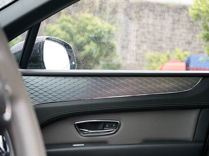 Фото 14 - Bentley Bentayga