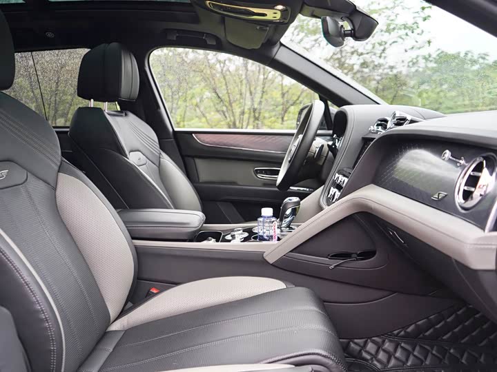 Фото 19 - Bentley Bentayga