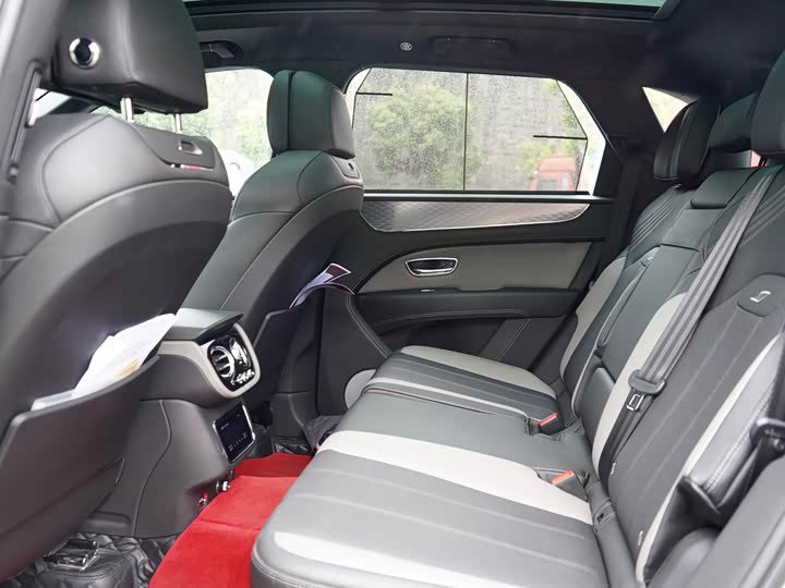 Фото 23 - Bentley Bentayga