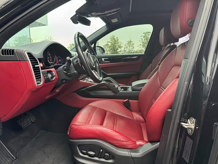 Фото 10 - Porsche Cayenne