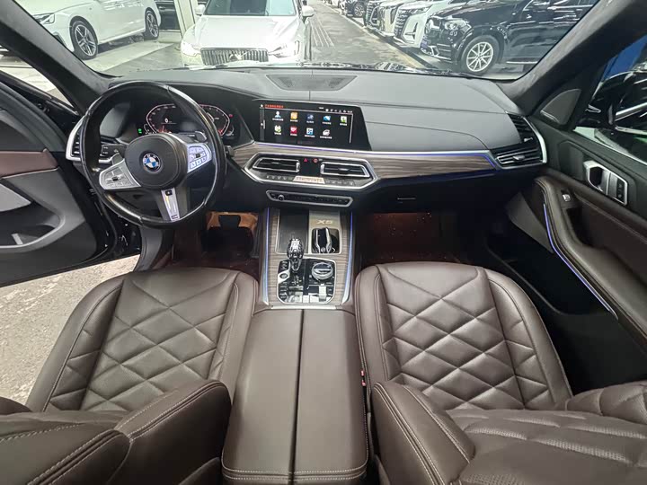 Фото 16 - BMW X5