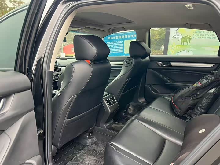 Фото 9 - Honda Accord