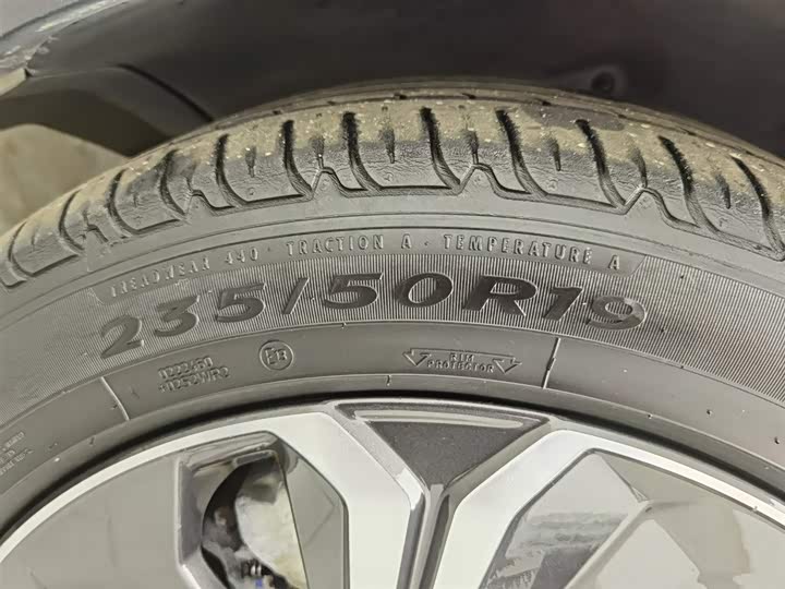 Фото 24 - Geely Monjaro L Hybrid