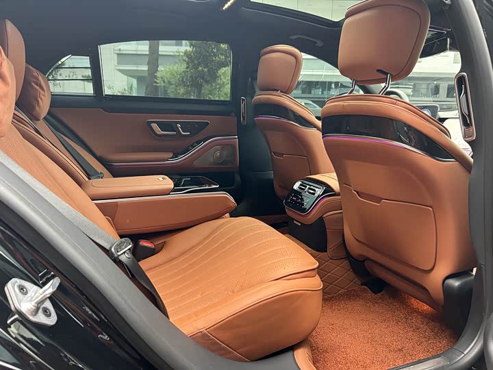 Фото 10 - Mercedes-Benz S-Class