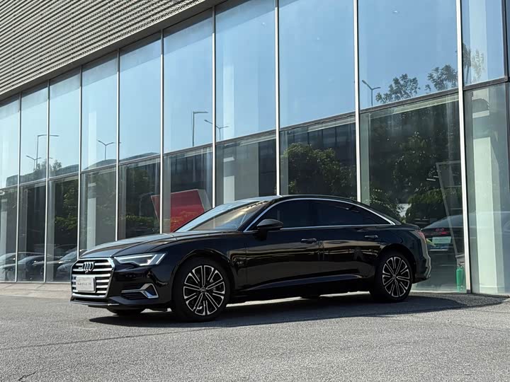 Фото 1 - Audi A6L