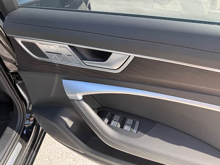 Фото 10 - Audi A6L