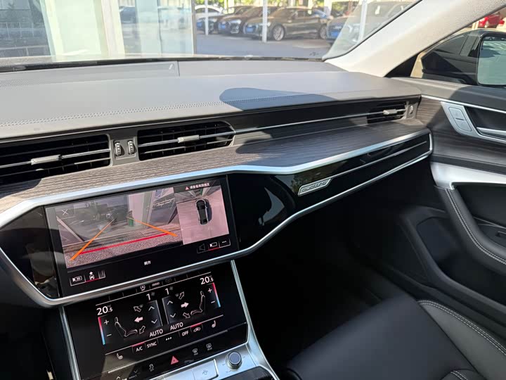 Фото 14 - Audi A6L