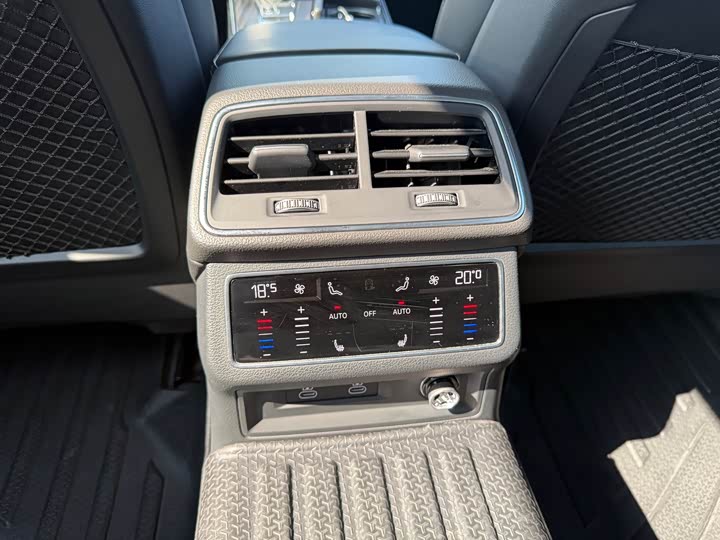 Фото 16 - Audi A6L