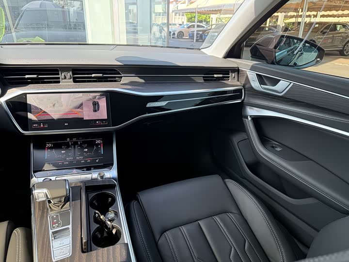 Фото 19 - Audi A6L