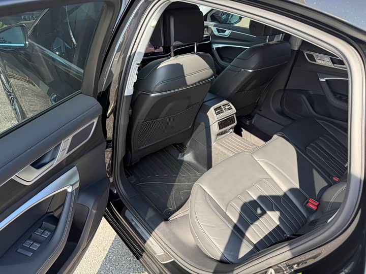 Фото 21 - Audi A6L