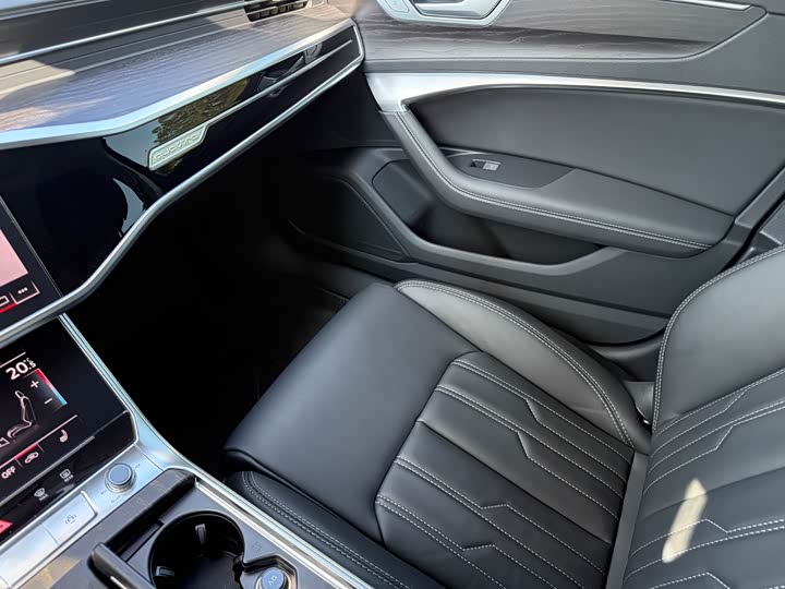 Фото 23 - Audi A6L