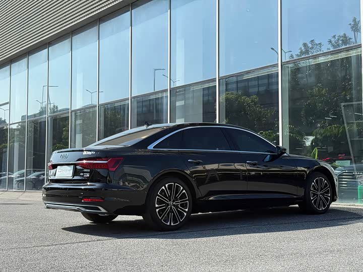 Фото 26 - Audi A6L